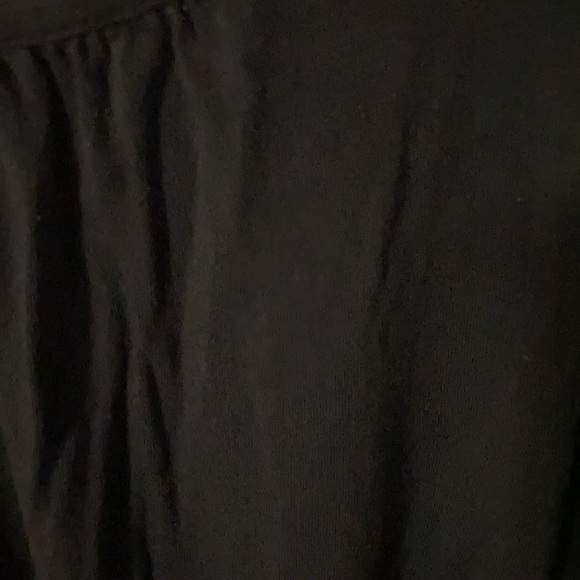 Old navy black top in size large - Picture 3 of 6